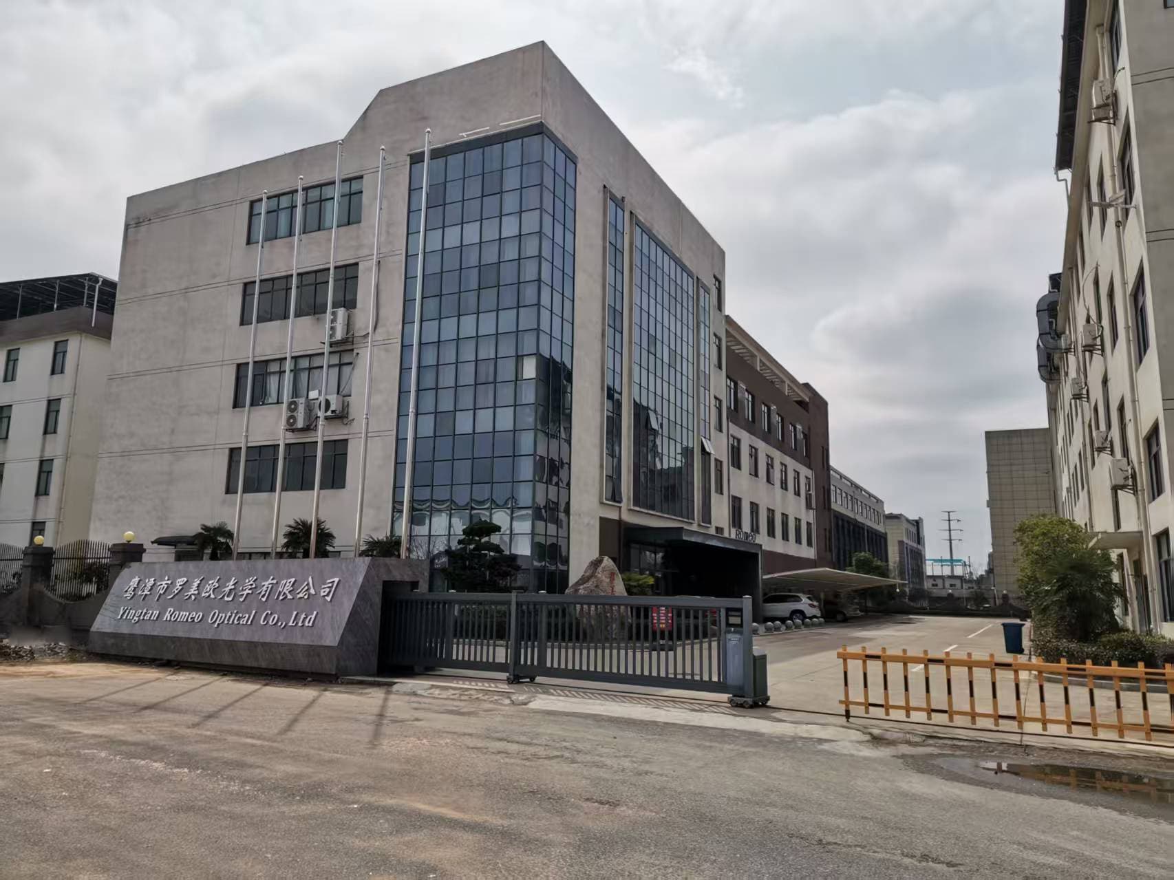 Фабрика Romeo Optical - производство оправ и солнцезащитных очков